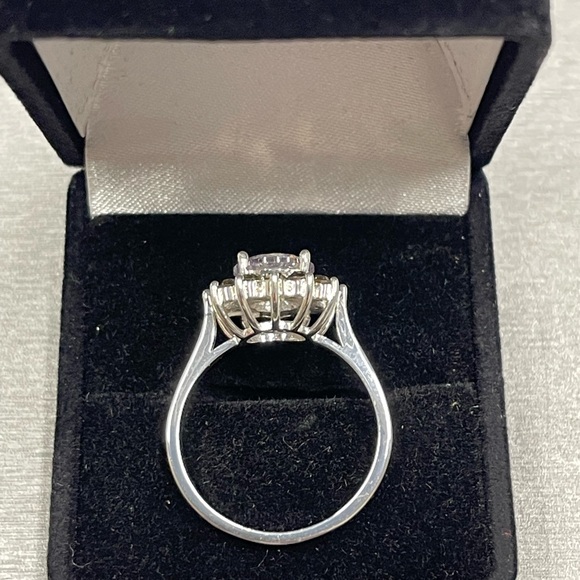 Ladies Fashion Ring - Picture 2 of 3